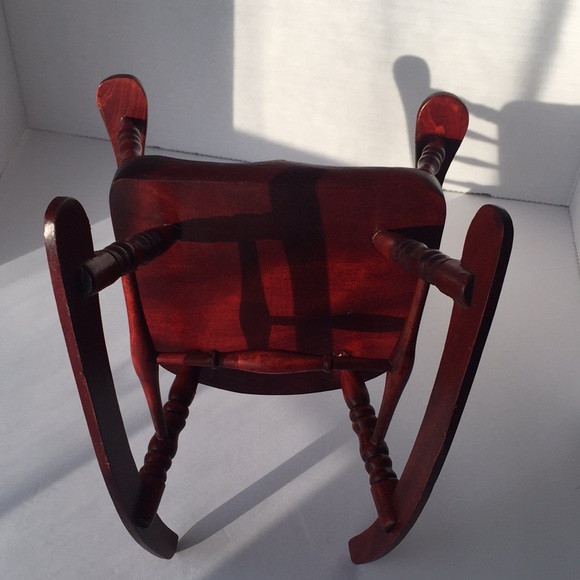 Doll Rocking Chair Windsor Style. - Picture 3 of 7